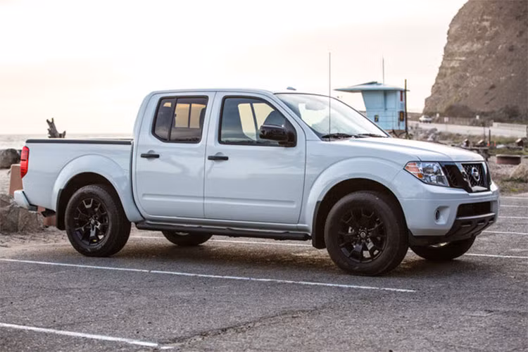 Với giá từ 19.985 USD (tương đương khoảng 465 triệu đồng), mẫu xe bán tải Nissan Navara 2019 giữ giá y nguyên so với phiên bản 2018, khiến mẫu bán tải này vẫn là “bán tải có giá phải chăng nhất tại Mỹ”.