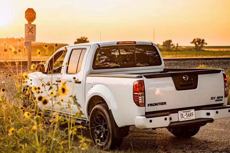 Gói trang bị Midnight Edition Package cho mẫu xe này cũng được lấy từ năm 2018 sang đời mới này. Gói trang bi này bao gồm nhiều chi tiết màu đen như: lưới tản nhiệt màu đen bóng, bánh mâm 18 inch đen bóng. 