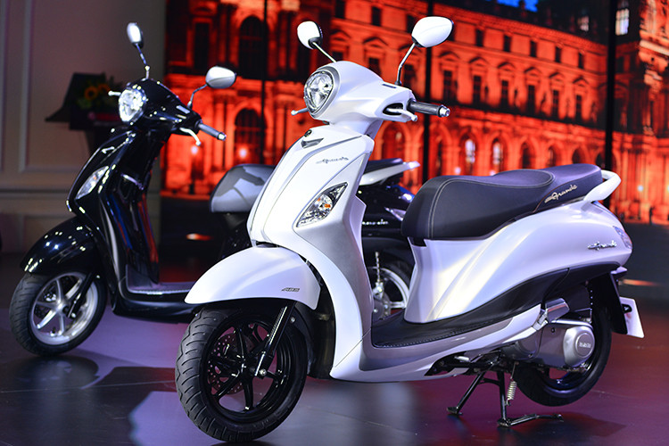 Tối đa 3 giây sau khi xe lăn bánh từ trạng thái đứng yên, bộ phận kiểm soát khởi động phát điện sẽ kích hoạt mô tơ điện thông minh trên mẫu xe mới này có thể tăng sức kéo (mô-men xoắn) cho động cơ, hiệu quả rõ nhất khi lên dốc hoặc chở thêm người ngồi sau. Ngoài ra xe còn được trang bị thêm hệ thống ngắt động cơ tạm thời Stop &amp; Start System (SSS) cho khả năng tiết kiệm nhiên liệu tối đa và tính năng khởi động với một nút bấm (One-Push Start) êm ái cho người dùng.