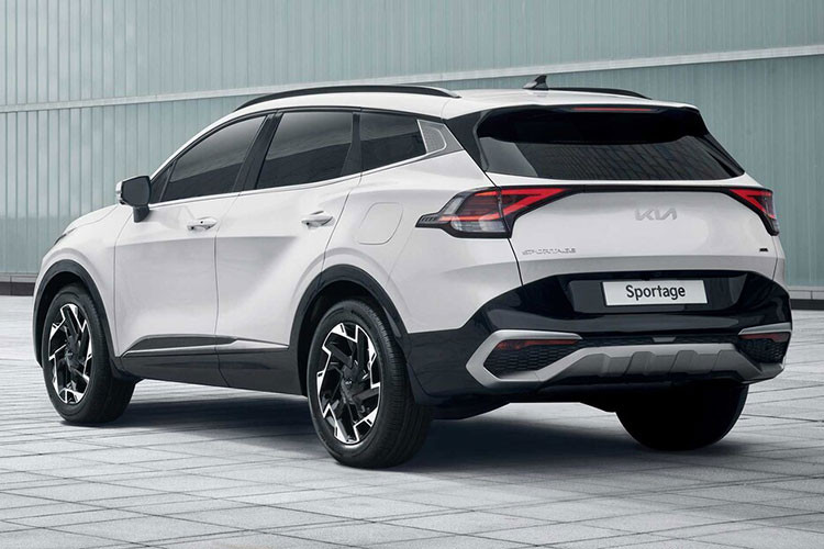 Bên cạnh khối động cơ, biến thể Kia Sportage PHEV 2022 dẫn động cầu sau sẽ cho công suất 226 mã lực và một biến thể với hệ dẫn động bốn bánh toàn thời gian kép cho công suất 321 mã lực.