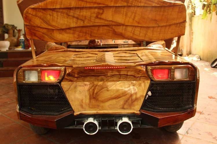 Trước đó, vào tháng 8/2017, video xe ôtô do Trung tự chế chạy trên đường làng từng gây “sốt” dư luận và nhận về nhiều lượt chia sẻ. Bên cạnh những lời khen ngợi về ý tưởng nhiều người còn ngỏ ý muốn mua đứt nhưng Trung không đồng ý bán mà muốn giữ lại làm kỷ niệm.