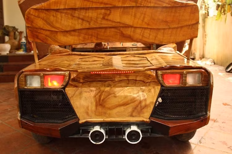 Trước đó, vào tháng 8/2017, video xe ôtô do Trung tự chế chạy trên đường làng từng gây “sốt” dư luận và nhận về nhiều lượt chia sẻ. Bên cạnh những lời khen ngợi về ý tưởng nhiều người còn ngỏ ý muốn mua đứt nhưng Trung không đồng ý bán mà muốn giữ lại làm kỷ niệm.