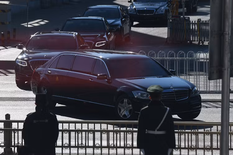 Ngày 8/1/2019 vừa qua, chiếc xe siêu sang Mercedes-Benz S600 Pullman Guard của chủ tịch Kim Jong Un đã xuất hiện trên đường phố Bắc Kinh, Trung Quốc. Người đứng đầu Triều Tiên đến thăm Trung Quốc theo lời mời của Chủ tịch Tập Cận Bình.