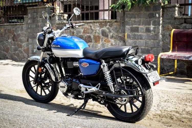 Xe sử dụng động cơ xy lanh đơn dung tích 348,36cc, làm mát bằng gió, 4 thì, đơn xy lanh, tuân thủ tiêu chuẩn BSVI OBD2B với hệ thống phun xăng PGM-FI. Động cơ này sản sinh công suất 21 mã lực và được kết hợp với hộp số 5 cấp. Bên cạnh việc cập nhật động cơ, xe cũng có thêm màu sắc mới. 