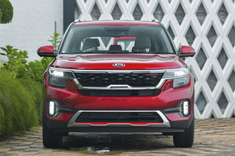 Chưa hết, hãng xe ôtô Kia còn hé lộ việc đã nhận hơn 23.000 đặt cọc dành cho Seltos tại Ấn Độ trong thời gian chỉ 20 ngày kể từ khi đại lý "mở sổ". Đây thực sự là thành công đáng ghen tị của Kia Seltos trong phân khúc SUV cỡ B nói chung và toàn thị trường ôtô Ấn Độ nói chung.