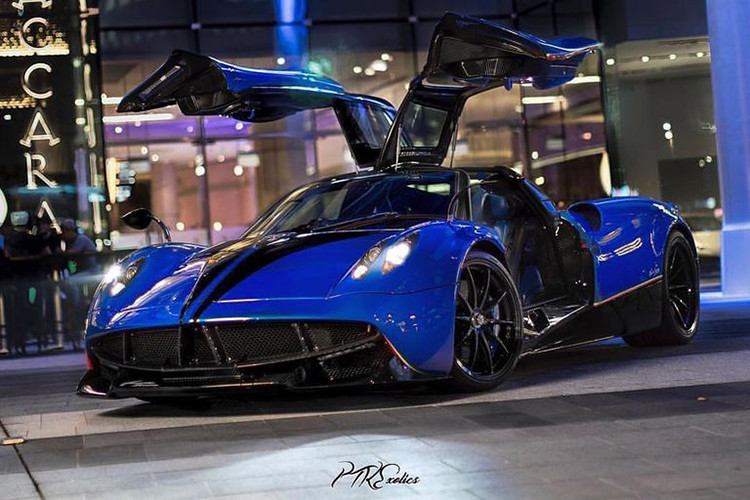 Siêu xe được mệnh danh thần gió Pagani Huayra vốn đã quá nổi tiếng với những người đam mê xe cộ trên khắp thế giới bởi sự đắt đỏ cũng như những khả năng mang lại cho người sử dụng. Nhưng chưa hài lòng với ngoại hình vốn có của Huayra, một đại gia người Singapore đã chi hơn 4 tỷ đồng với gói độ chính hãng Pacchetto Tempesta.
