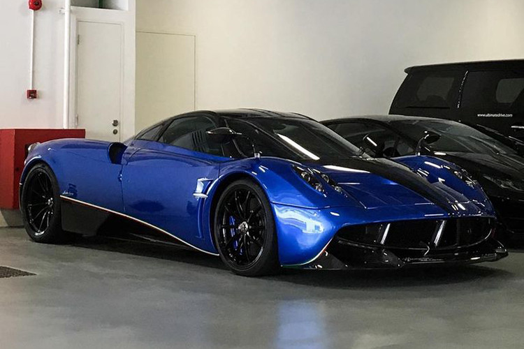 Với việc hãng chỉ sản xuất đúng 100 chiếc trên toàn thế giới nên việc sở hữu một chiếc siêu xe Pagani Huayra Coupe là điều rất ít người làm được. Nói vậy để thấy người Việt có quyền tự tin với "5 châu" khi ở "Dải đất chữ S" của chúng ta đã có một chiếc Pagani Huayra Coupe thuộc sở hữu của đại gia Minh Nhựa.