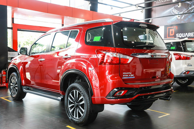 Hiện tại, dòng xe mu-X đang sở hữu giá bán hấp dẫn trong phân khúc, Isuzu mu-X mang những ưu điểm nổi trội như động cơ lành, bền bỉ đã được kiểm chứng, rất đáng tin cậy để sử dụng lâu dài, bên cạnh khả năng tiết kiệm nhiên liệu và chi phí bảo dưỡng thấp.