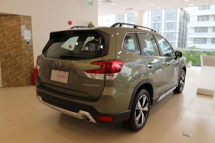 Subaru Forester thế hệ mới nhập Thái là dòng xe được đánh giá cao khả năng vận hành, mang lại trải nghiệm tốt cho người lái. Bên cạnh yếu tố sự tiện nghi, rộng rãi để phục vụ cho cả gia đình, đi kèm với giá bán tốt hơn nhiều so với trước đó (nhập Nhật).