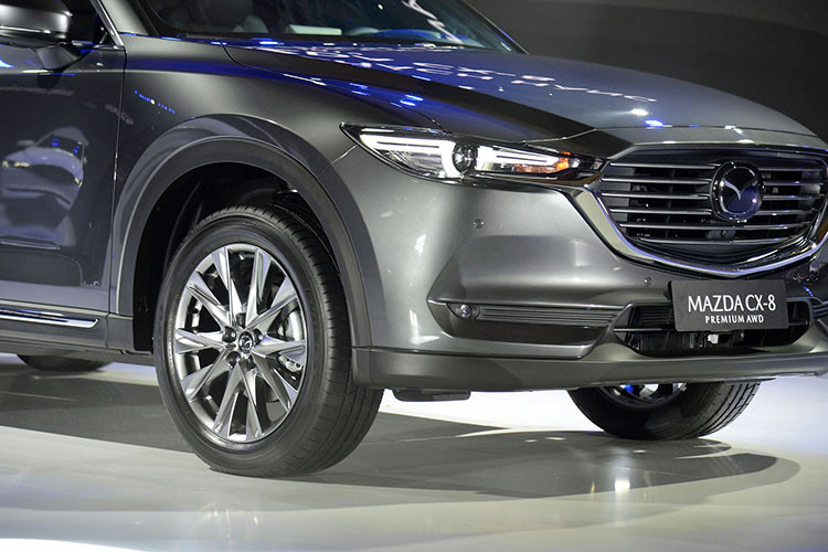 Xe được trang bị hệ thống đèn chiếu sáng LED phía trước với công nghệ thích ứng (Adaptive). Đèn sương mù và đèn hậu cũng là LED hiện đại. 