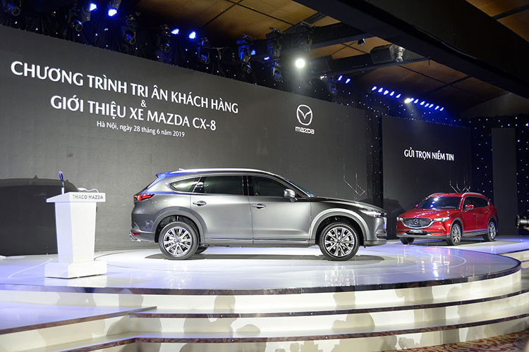Thaco vừa chính thức giới thiệu đến khách hàng trong nước mẫu xe Mazda CX-8 2019 mới. Mẫu xe SUV 7 chỗ ngồi mới này được lắp ráp tại nhà máy của Thaco tại Chu Lai, ngoài ra - Việt Nam cũng là thị trường đón nhận Mazda CX-8 đầu tiên trong khu vực Đông Nam Á.