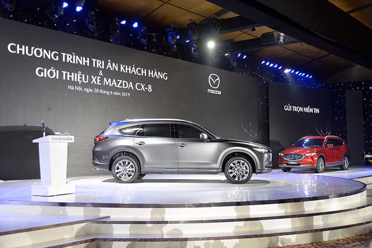 Thaco vừa chính thức giới thiệu đến khách hàng trong nước mẫu xe Mazda CX-8 2019 mới. Mẫu xe SUV 7 chỗ ngồi mới này được lắp ráp tại nhà máy của Thaco tại Chu Lai, ngoài ra - Việt Nam cũng là thị trường đón nhận Mazda CX-8 đầu tiên trong khu vực Đông Nam Á.