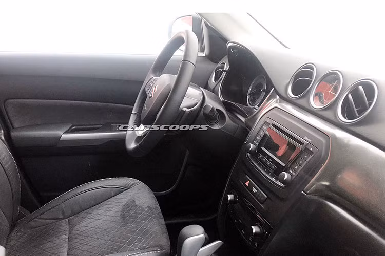 Các trang bị an toàn của Suzuki Vitara 2019 được dự đoán sẽ bao gồm hệ thống phanh khẩn cấp tự động, cảnh báo và ngăn chệch làn đường, nhận diện biển báo giao thông, phát hiện điểm mù hay cảnh báo phương tiện cắt ngang khi lùi...