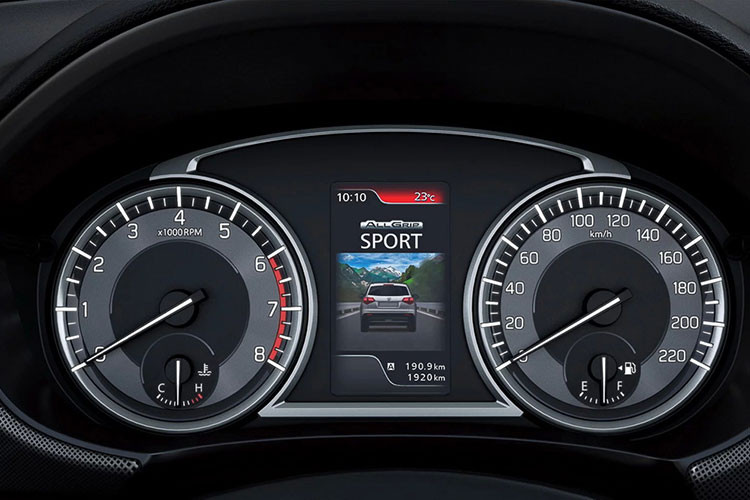 Vitara hoàn toàn mới sử dụng động cơ xăng 1.0 L và 1.4 L tăng áp mới, thay thế cho động cơ 1.6 L cũ. Động cơ này tương tự với loại dùng trên mẫu S-Cross được giới thiệu cuối năm ngoái. Trong đó, phiên bản SZ4 và SZ-T sẽ được trang bị động cơ 1.0 L tăng áp với công suất tối đa 109 mã lực.