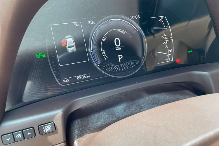 Cá trang bị khác gồm; ghế da Semi-Aniline, ghế lái chỉnh điện 10 hướng, có tính năng sưởi, làm mát; âm thanh vòm 17 loa Mark Levinson; điều hòa 3 vùng độc lập tích hợp Nano-e; màn hình trung tâm dạng cảm ứng 12,3 inch, hỗ trợ kết nối Apple CarPlay...