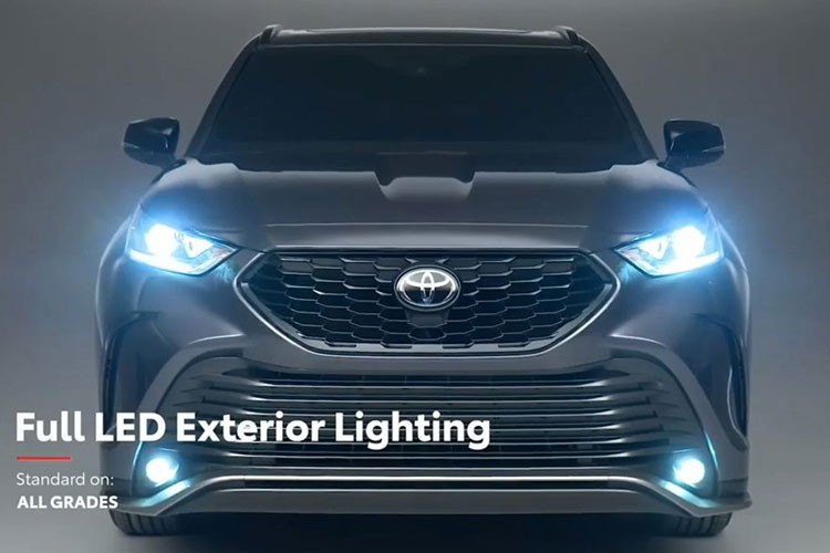 Giá xe Toyota Innova 2023 bản Hybrid tại thị trường Indonesia dự kiến dao động từ 455 - 625 triệu Rupiah (khoảng 719 - 987,5 triệu đồng). Con số tương ứng của phiên bản máy xăng là 400 - 450 triệu Rupiah (632 - 711 triệu đồng). Khi mua mẫu MPV này, khách hàng Indonesia có thể chọn các màu sơn ngoại thất như trắng, đen, xám đậm, xám và bạc.