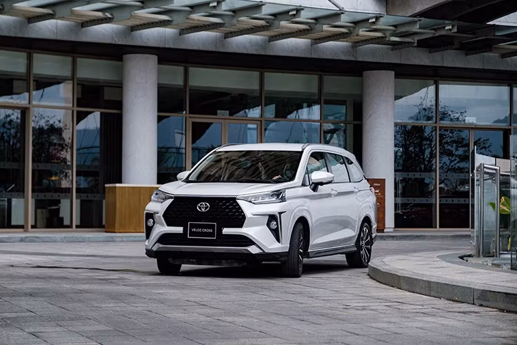 Toyota Veloz Cross 2022 dau tien len san xe cu, chi 700 trieu dong-Hinh-3