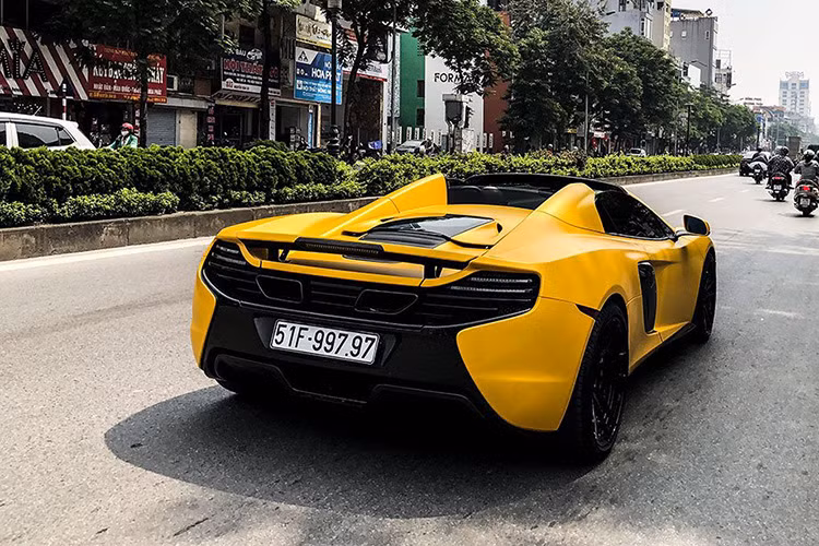 Đến thời điểm hiện tại, siêu xe McLaren 650S Spider từng sở hữu của Minh Nhựa đã lăn bánh được 17653 Miles (dặm) khoảng hơn 2,8 vạn km.