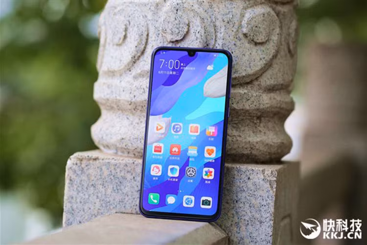 Mẫu điện thoại Huawei Nova5 vừa ra mắt trên thị trường sẽ bao gồm Nova 5i, Nova 5 và Nova 5 Pro. Ấn tượng nhất, cao cấp nhất trong dòng Nova 5 chính là mẫu smartphone Nova 5 Pro với chip cao cấp Kirin 980.