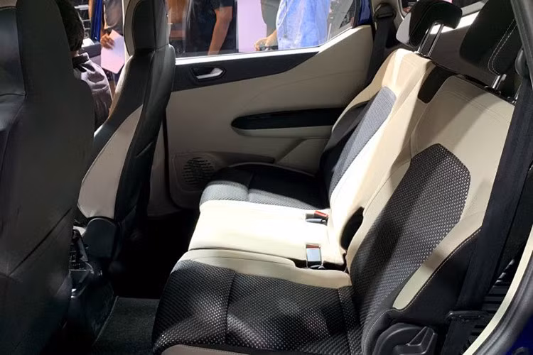 Khi hàng ghế thứ ba được tháo ra, Renault Triber có thể tích khoang hành lý là 625 lít. Con số tương ứng ở Renault Triber 6 chỗ là 320 lít. Trong khi đó, ở cấu hình 7 chỗ xe sở hữu khoang hành lý khá nhỏ, chỉ 84 lít.