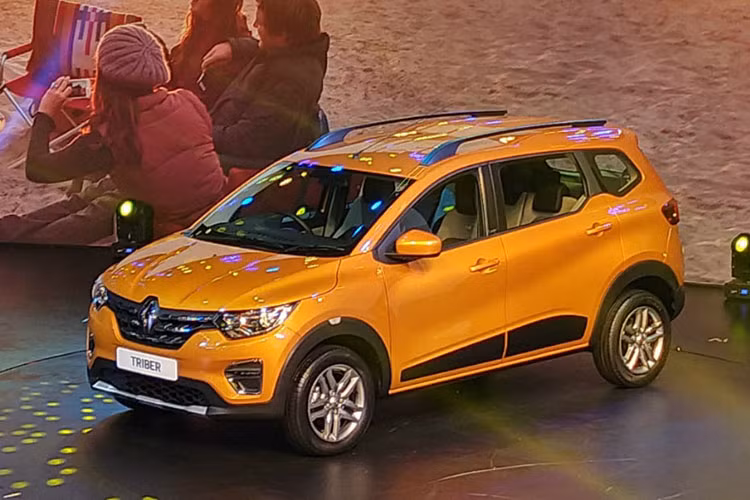 Mẫu xe MPV 7 chỗ ngồi Renault Triber 2019 mới vừa chính thức ra mắt vào tháng 6/2019 vừa qua tại thị trường Ấn Độ. Đến nay, giá bán của mẫu MPV 7 chỗ này đã được hé lộ khiến nhiều người dùng cảm thấy ngạc nhiên bởi nó rẻ hơn nhiều so với mức giá dự tính trước đó.