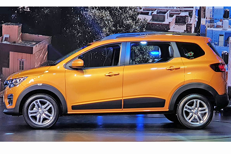 Cụ thể, giá xe Renault Triber 2019 sẽ dao động từ 440.000 - 580.000 Rupee (khoảng 149 - 196 triệu đồng) tại thị trường Ấn Độ. Nếu muốn lắp thêm hàng ghế thứ ba cho mẫu MPV giá rẻ này, khách hàng Ấn Độ chỉ cần chi số tiền 3.000 Rupee (1 triệu đồng). Đây là điều mà chưa mẫu MPV nào ở thị trường Ấn Độ có được.