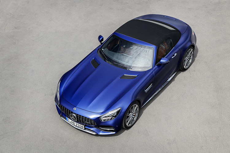 Ra đời vào năm 2015 nhằm thay thế siêu xe “cửa cánh chim” SLS đình đám, Mercedes-AMG GT hiện tại là dòng xe thể thao hàng đầu của Mercedes-AMG, nếu không thích xe 2 cửa người mua có thể chọn Mercedes-AMG GT 4-Door Coupé, là dòng sedan mang phong cách coupe lấy cảm hứng từ siêu xe Mercedes-AMG GT.