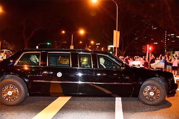 Rất khó có thể nhận diện được chiếc siêu xe Cadillac One nào chở Tổng thống Mỹ Donald Trump bên trong thông qua việc nhìn sơ qua, do chúng được thiết kế giống hệt nhau. Thường sẽ có vài chiếc Cadillac One xuất hiện trong các chuyến công du của Tổng thống Mỹ.