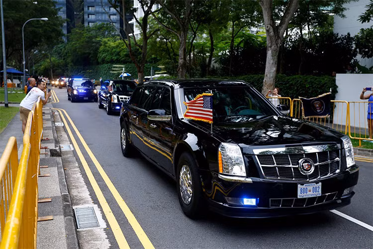 Lốp xe cũng được gia cố bằng sợi Kevlar giúp xe vẫn có thể di chuyển kể cả trong trường hợp lốp hỏng. Trong trường hợp xe không được sử dụng nữa, Đặc vụ Mỹ sẽ hủy Cadillac One nhằm bảo mật tất cả các tính năng của chiếc xe chuyên dụng này. Quy định trên chính thức được áp dụng sau khi xảy ra vụ tấn công khủng bố vào Mỹ ngày 11/9/2001.