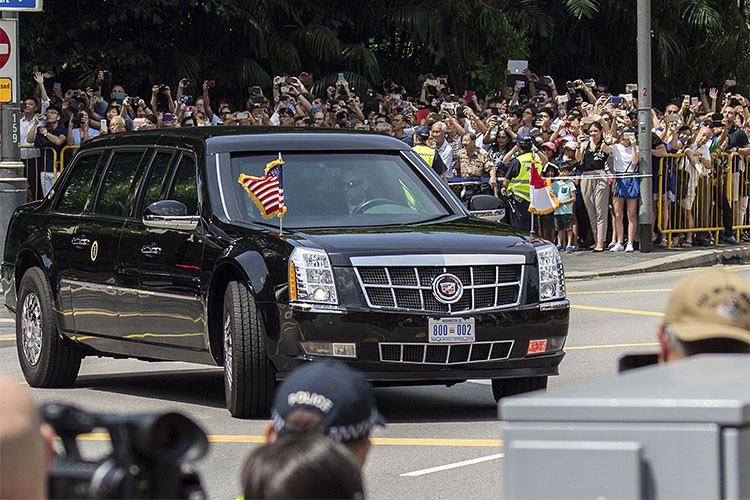 Cadillac One là một trong những mẫu xe chống đạn đắt nhất và tốt nhất thế giới cùng là chiếc xe được Tổng thống Mỹ Donald Trump sử dụng. Cadillac One được trang bị vũ khí gồm súng đại bác, súng ngắn, và các thiết bị cứu sinh cho Tổng thống trong trường hợp khẩn cấp.