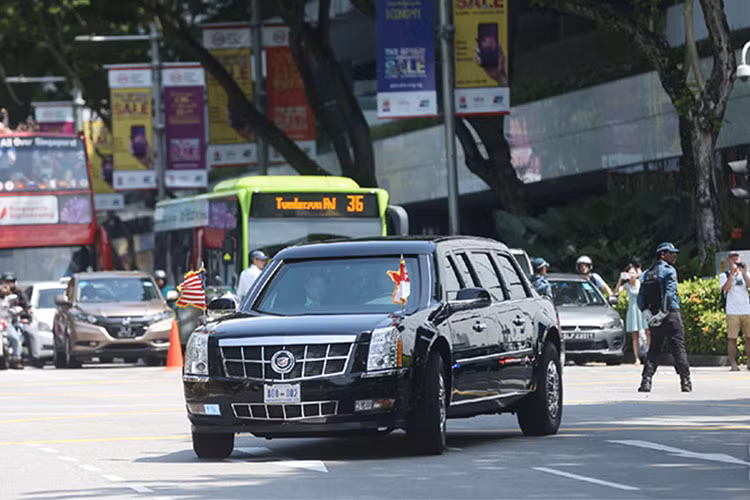 Cadillac One chống đạn dùng cho Tổng thống Mỹ Donald Trump được trang bị siêu động cơ diesel Duramax 6.6 liter, V-8. Xe nặng tới 6.351 kg do bộ giáp được làm bằng thép, nhôm, titan và gốm để có thể chống sức công phá của các thiết bị nổ (IED) và súng phản lực chống tăng RPG. 