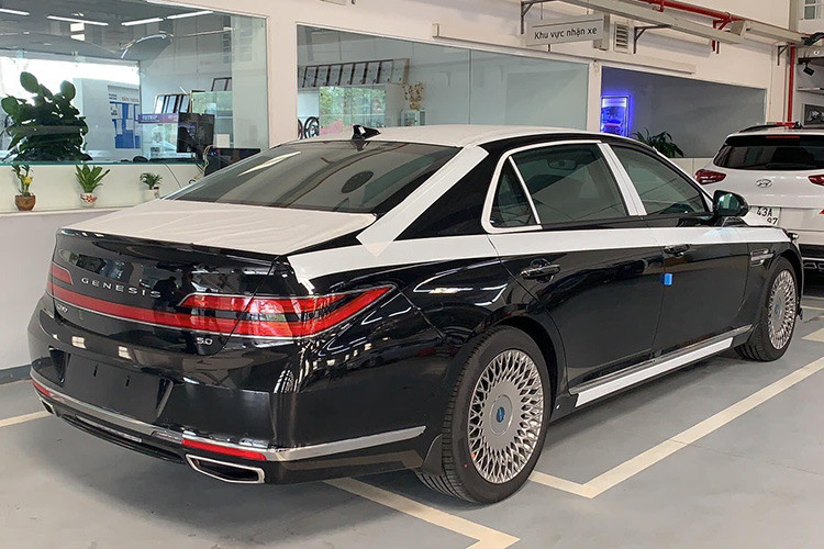 Về động cơ, các phiên bản động cơ G90 2021 được bán tại quê nhà Hàn Quốc được liệt kê trên trang webside gồm 3 tùy chọn động cơ xăng tương tự phiên bản trước đó bao gồm: V6 3.8L (3.778 cc) Lambda II GTI, V6 3.3L (3.342cc) Lambda II T-GTI tăng áp kép (twin-turbo) và V8 5.0L (5.038cc) TauGDi hút khí tự nhiên.