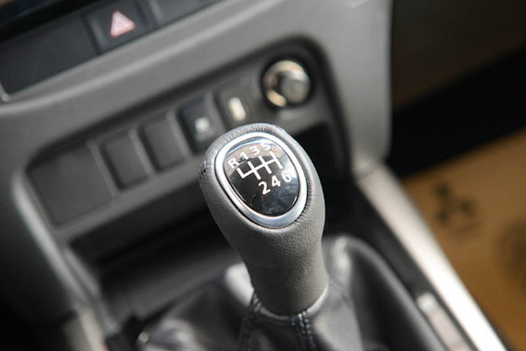 Một số trang bị an toàn trên Mitsubishi Pajero Sport 2019 D4x2MT bao gồm hệ thống ABS, phân phối lực phanh điện tử, hệ thống trợ lực phanh khẩn cấp, cân bằng điện tử và kiểm soát lực kéo, hỗ trợ khởi hành ngang dốc.