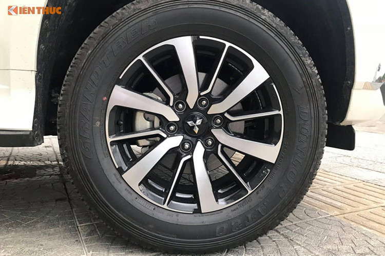 So cùng các đối thủ Toyota Fortuner 4x2MT, Ford Everest Ambiente 4x2, Isuzu mu-X 4x2MT và Chevrolet Trailblazer 4x2 MT thì Mitsubishi Pajero Sport 2019 D4x2MT mới tại Việt Nam sẽ nhẹ hơn rất nhiều.