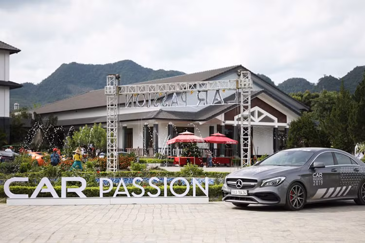 Hành trình siêu xe trăm tỷ - Car Passion 2019 quy tụ hàng chục siêu xe từ khắp mọi miền đất nước. Đây là hành trình siêu xe lớn nhất Việt Nam với đầy đủ những "anh tài" từ Nam ra Bắc góp mặt. Được biết, chương trình được khởi xướng từ năm 2011 và mới trở lại sau hai năm gần đây.