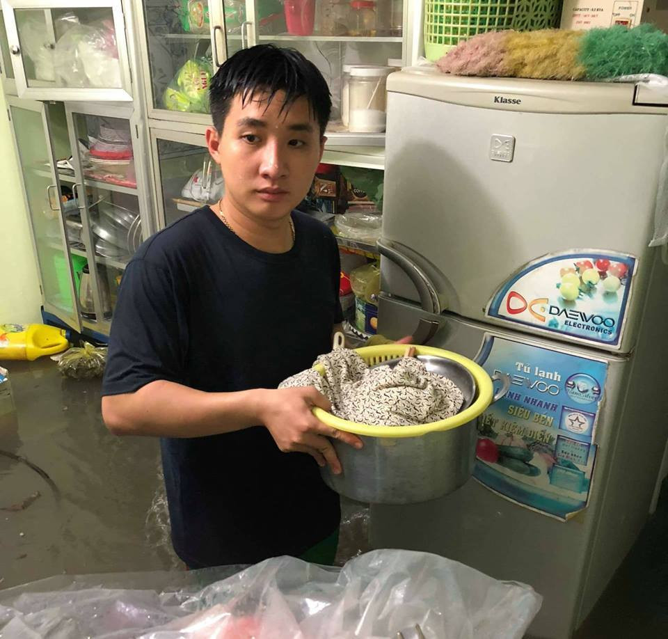 Bao so 9: Nuoc ngap lut o to, quoc lo huyet mach te liet-Hinh-3