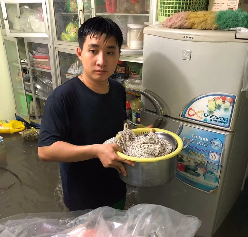 Bao so 9: Nuoc ngap lut o to, quoc lo huyet mach te liet-Hinh-3