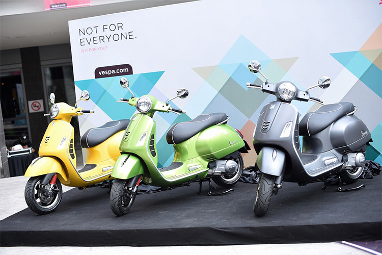 Do hưởng ưu đãi thuế nhập khẩu từ hiệp định tự do thương mại Asean (AFTA), giá của GTS 300 nhập khẩu từ Việt Nam đã giảm khá nhiều so với bản nhập Ý, chỉ còn 27.000 Ringgit (tương đương 157 triệu đồng). Như vậy, chiếc xe đắt hơn khoảng 37 triệu so với thị trường xe máy Việt, khi Piaggio Việt Nam đang bán GTS 300 với giá 120 triệu đồng.