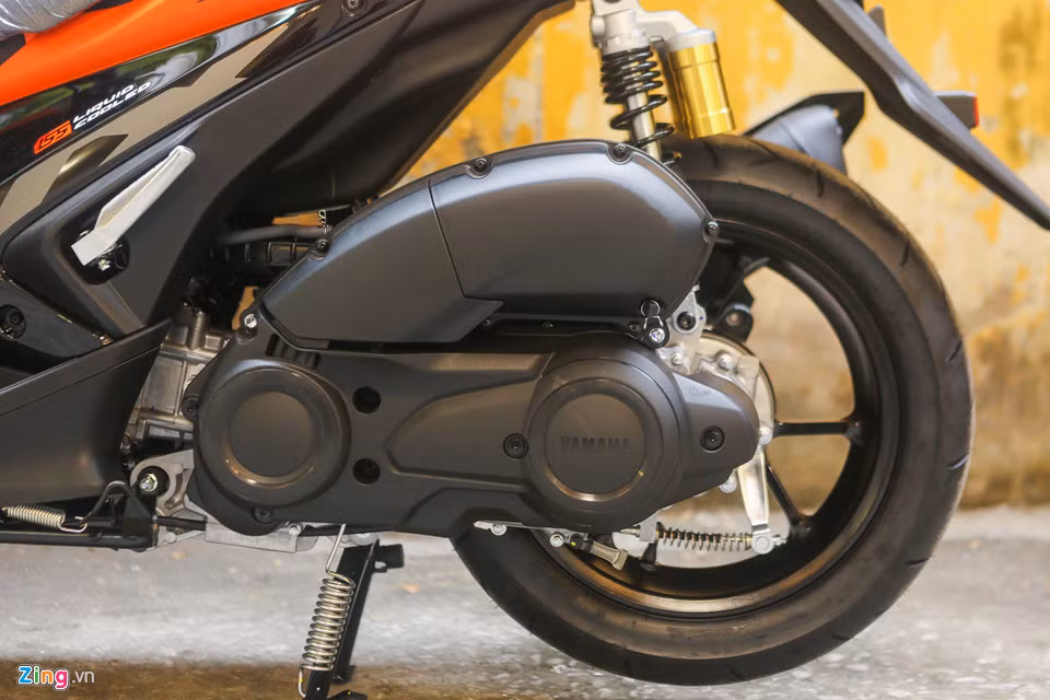 NVX 155 ABS sử dụng động cơ 155 phân khối, công suất 15 mã lực tại 8.000 vòng/phút và mô-men xoắn cực đại 13,8 Nm tại 6.250 vòng/phút, tích hợp công nghệ van biến thiên VVA.