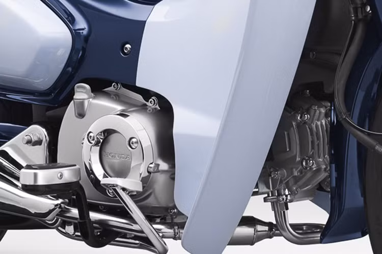 Trái tim của Super Cub 125 được đánh giá là manh mẽ nhất từ trước đến nay trong dòng Cub, với khối động cơ SOHC 125cc phun xăng điện tử, hộp số tự động 5 cấp và bổ sung thêm các công nghệ mới nhất của hãng xe máy Honda để giúp cho chiếc xe vận hành tiết kiệm và hiệu quả hơn.