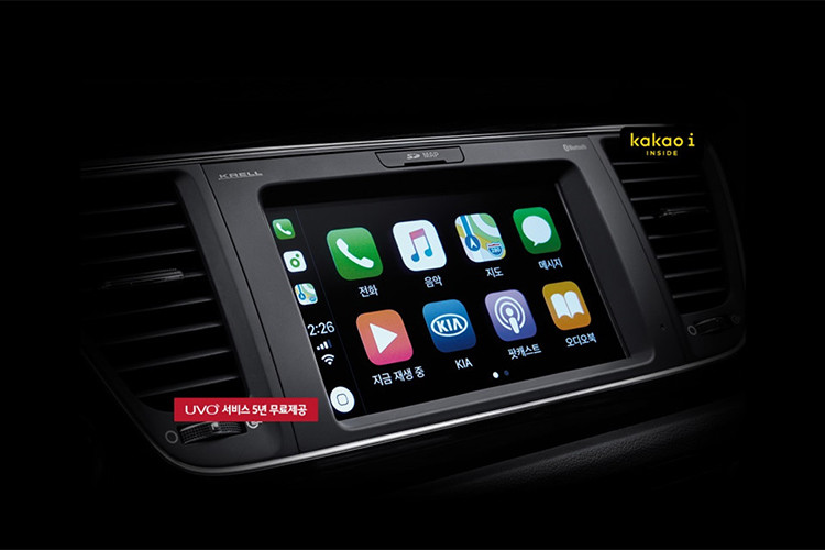 Bên trong khoang nội thất, Kia Carnival mang đến một không gian tiện dụng, thoải mái và vô cùng rộng rãi cho người dùng. Phanh đỗ của xe bằng chân cũng đã được thay thế bằng hệ thống phanh điện tử mới.