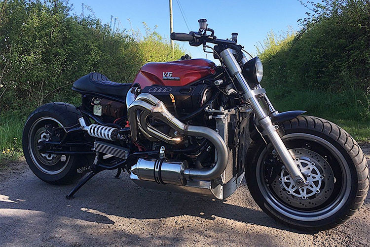 Theo trang tin Autoevolution cho biết, chiếc siêu môtô Audi V6 này không có tên chính thức, chỉ được gọi tạm là Supercharged Monster Bike hoặc Streetfighter.