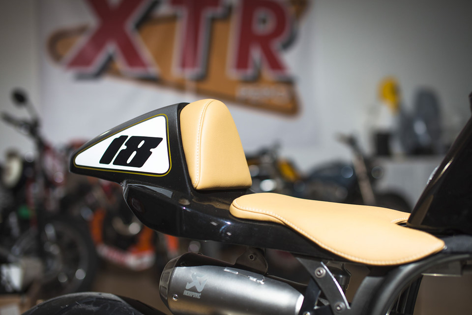 Mặc dù Hans Muth chẳng bao giờ quan tâm đến doanh số của BMW R100 RS, việc tăng cường khung sườn và nâng công suất động cơ của ông đã làm cho R100 RS trở thành một trong những chiếc xe lý tưởng nhất mọi thời đại.