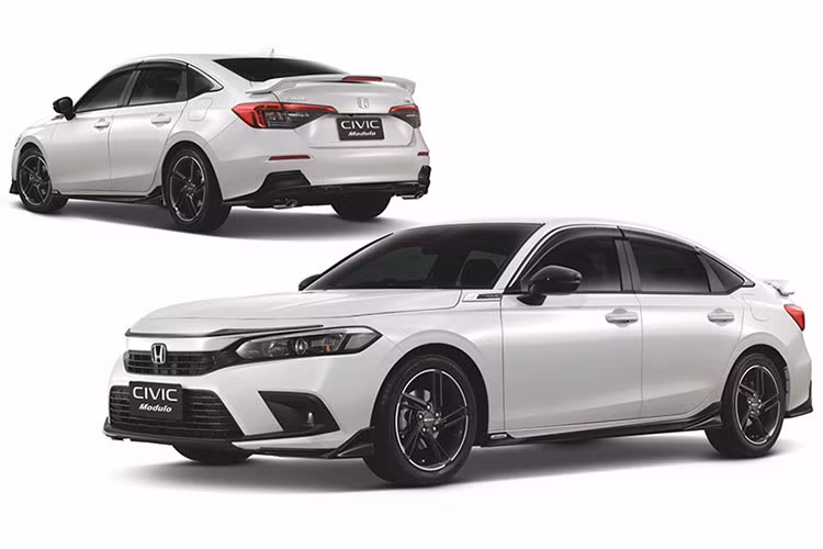Trong khi đó, Honda Civic đang bán ở Việt Nam là mẫu xe đang có giá cao nhất phân khúc xe hạng C khi dao động từ 729 - 934 triệu đồng. Tuy nhiên, hiện nay các đại lý cũng đang dành ưu đãi cho khách hàng và dự tính chuẩn bị đón phiên bản mới nhập khẩu từ Thái Lan về Việt Nam. 