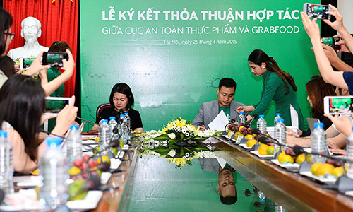 Grab dong hanh cung Cuc an toan thuc pham Viet Nam