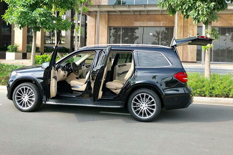 Giá xe Mercedes-Benz GLS 500 4MATIC khi ra mắt tại thị trường Việt Nam được niêm yết khoảng hơn 8 tỷ đồng. Hiện phiên bản hiện tại này đang được giảm giá để chuẩn bị chào đón thế hệ mới sắp ra mắt.