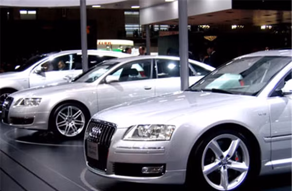 Giam thue oto dung tich nho, tang thue xe dung tich lon