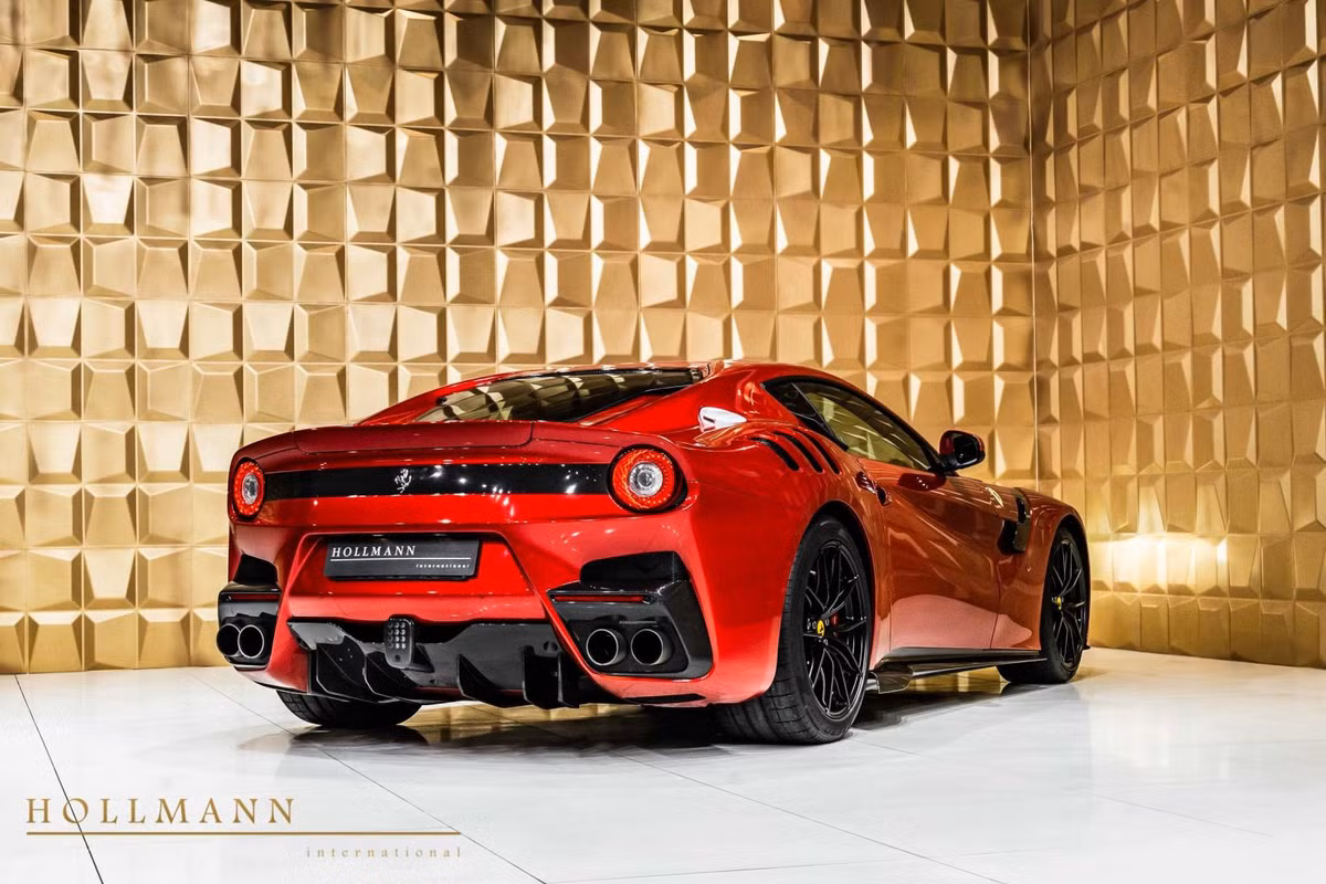 Tuy nhiên, động cơ này khi lắp trên Ferrari F12tdf đã được tinh chỉnh lại giúp sản sinh công suất tối đa 780 mã lực và mô-men xoắn cực đại 705 Nm. Như vậy, so với F12 Berlinetta tiêu chuẩn, siêu xe Ferrari F12tdf mạnh hơn 40 mã lực và 15 Nm.