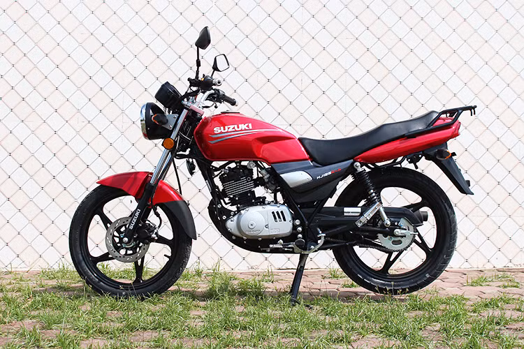 Mẫu môtô Suzuki HJ125K-A là dòng xe côn tay cỡ nhỏ được kỳ vọng là bản nâng cấp hoàn hảo cho Suzuki GD110 từng rất được người dùng ưa chuộng tại thị trường Đông Nam Á. Khác với "đàn em" GD110 đã được bán chính hãng, lô xe HJ125K-A mới được một doanh nghiệp kinh doanh xe máy Hà Nội nhập về phục vụ khách hàng trẻ, thích xe côn tay cá tính.
