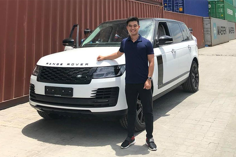 Như vậy, chỉ trong vòng hai tháng 7 và tháng 8/2018, giới nhập xe trong nước liên tục "khui công" những chiếc SUV hạng sang cỡ lớn hàng "hot" như Range Rover Autobiography P400e 2018, Lincoln Navigator Black Label L 2018, Cadillac Escalade 2019 hay Lexus LX570 Super Sport 2018 phiên bản 4 chỗ ngồi và tất cả đều đã có chủ sở hữu.